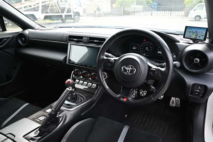 2022 Toyota 86 3BA-ZN8 (UW-69f5a9e0bc2aa)[12]