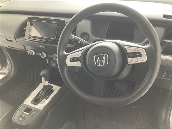 2021 Honda Fit Hybrid 6AA-GR3 (UW-69f5a9e35ba8c)[16]
