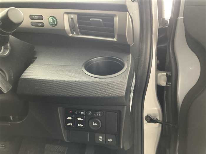 2015 Honda Freed Spike DBA-GB3 (UW-69f5a9e3f1fbd)[16]