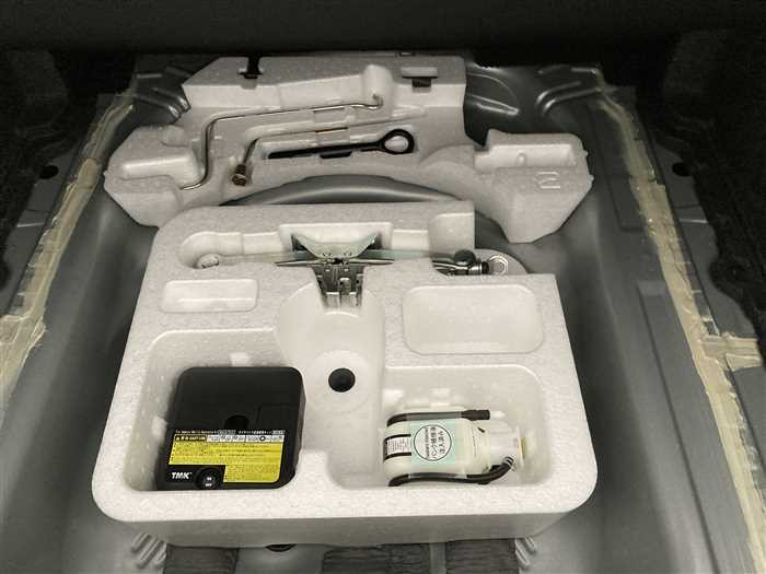 2015 Toyota Corolla Axio DBA-NRE160 (UW-69f5a9e77a90e)[12]