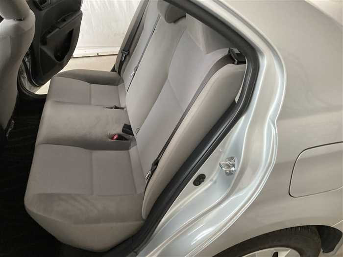 2015 Toyota Corolla Axio DBA-NRE160 (UW-69f5a9e77a90e)[13]
