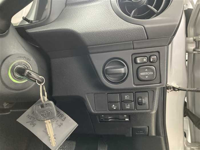 2015 Toyota Corolla Axio DBA-NRE160 (UW-69f5a9e77a90e)[17]