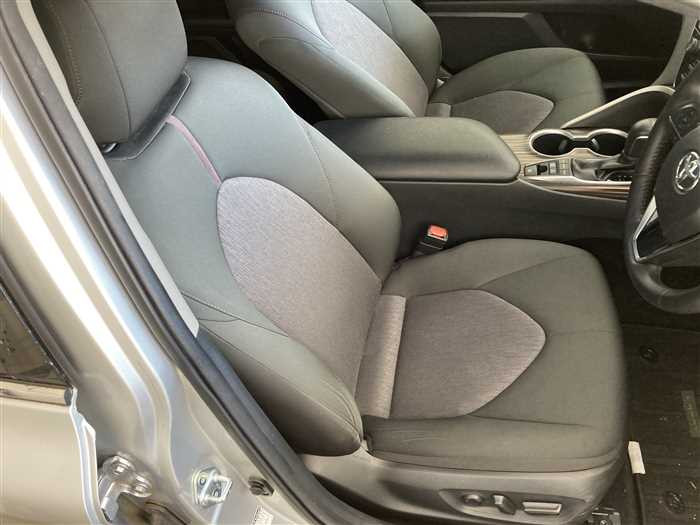 2017 Toyota Camry Hybrid DAA-AXVH70 (UW-69f5a9efaa98b)[9]
