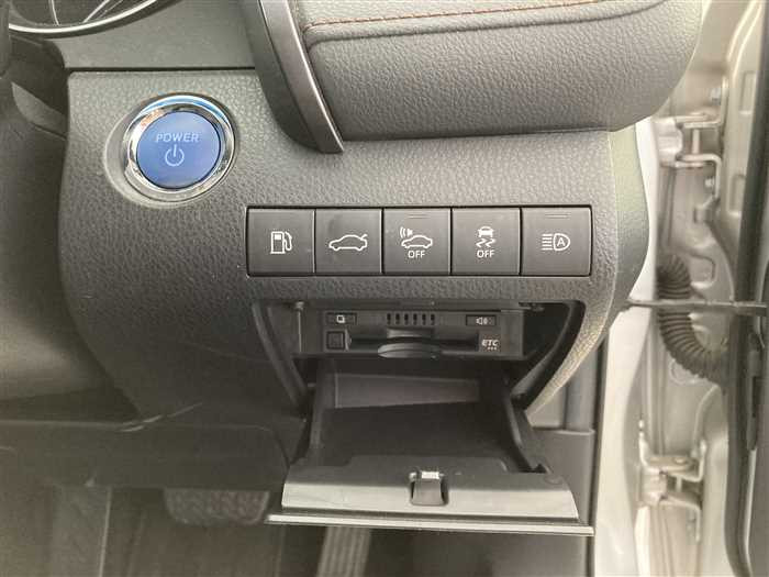 2017 Toyota Camry Hybrid DAA-AXVH70 (UW-69f5a9efaa98b)[17]