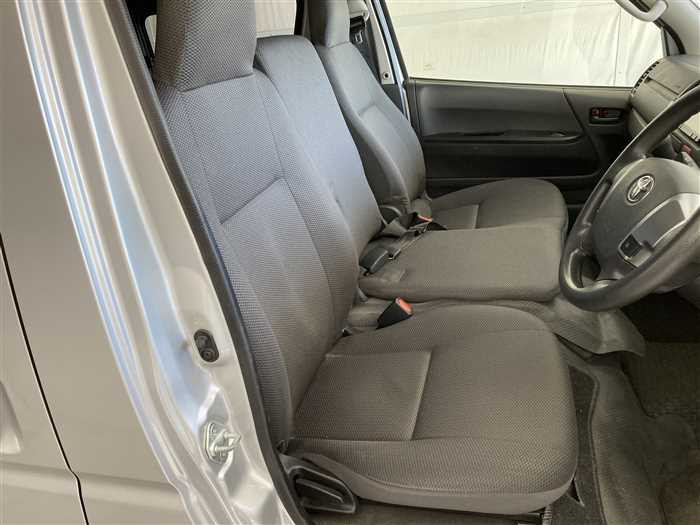 2020 Toyota Hiace Van CBF-TRH200V (UW-69f5a9f089584)[11]