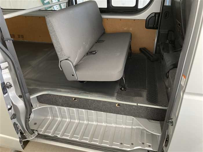 2020 Toyota Hiace Van CBF-TRH200V (UW-69f5a9f089584)[12]