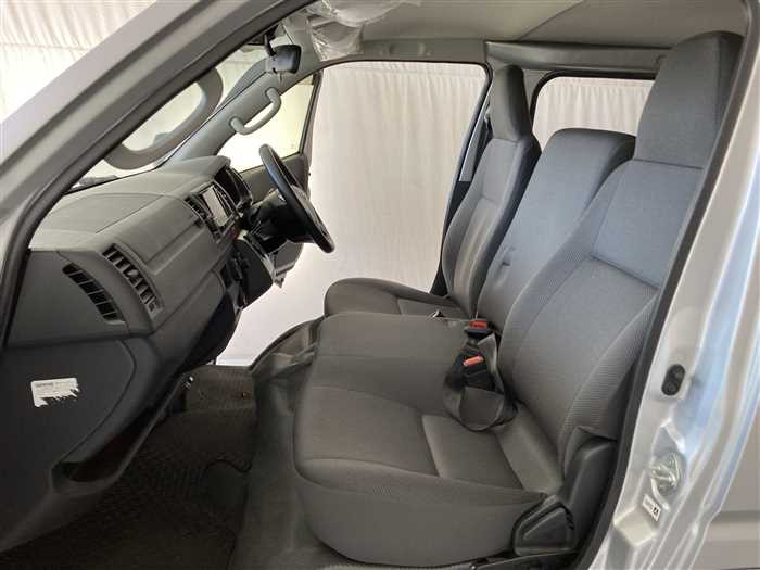2020 Toyota Hiace Van CBF-TRH200V (UW-69f5a9f089584)[15]