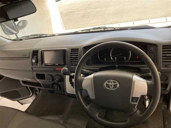 2020 Toyota Hiace Van CBF-TRH200V (UW-69f5a9f089584)[17]