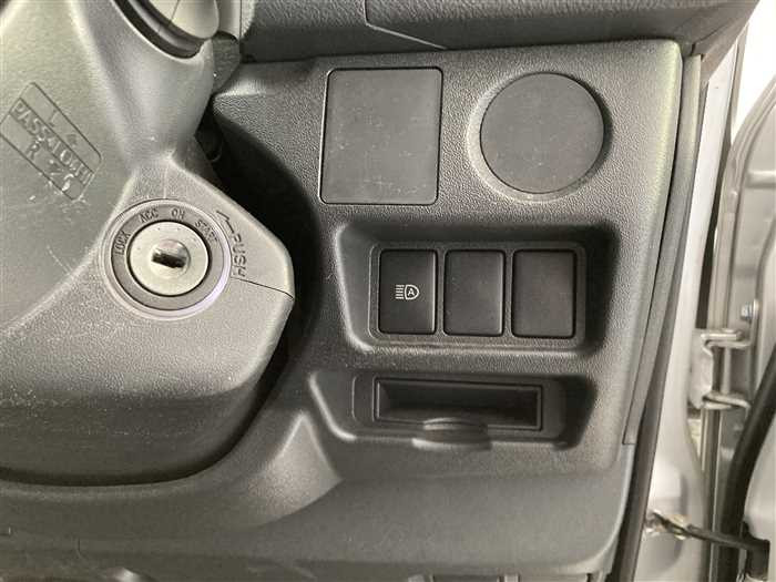 2020 Toyota Hiace Van CBF-TRH200V (UW-69f5a9f089584)[18]