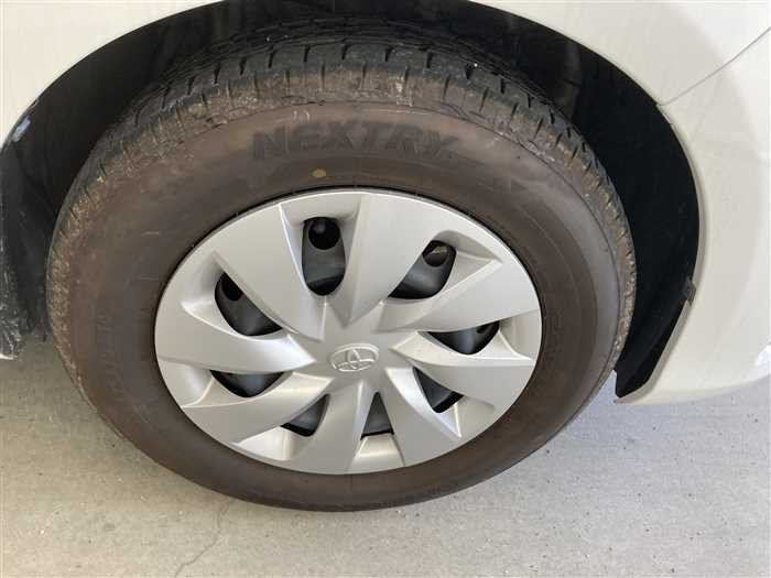 2017 Toyota Vitz DBA-NSP130 (UW-69f5a9f0a04dc)[7]