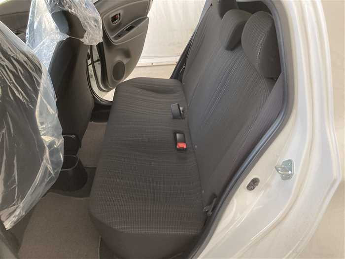 2017 Toyota Vitz DBA-NSP130 (UW-69f5a9f0a04dc)[13]