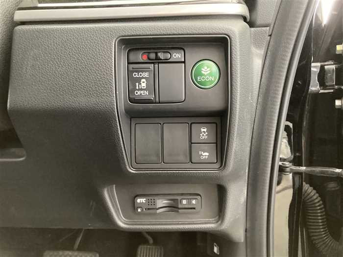 2017 Honda Odyssey Hybrid DAA-RC4 (UW-69f5a9f0b8b64)[18]