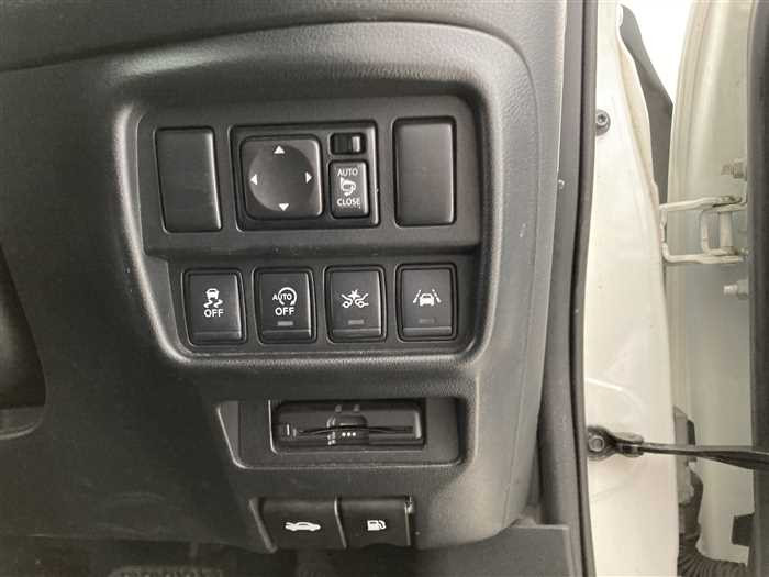 2020 Nissan JUKE DBA-YF15 (UW-69f5a9f792679)[17]