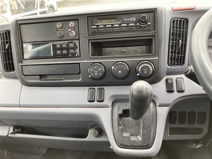 2015 Mitsubishi Canter TPG-FBA00 (UW-69f5a9fba63ed)[17]