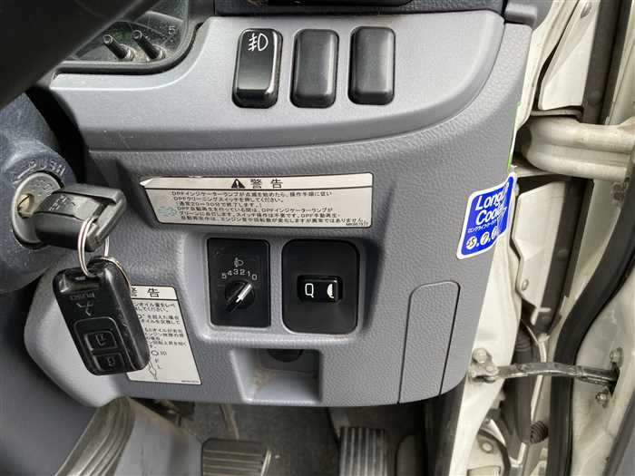 2015 Mitsubishi Canter TPG-FBA00 (UW-69f5a9fba63ed)[18]