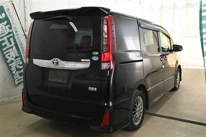 2016 Toyota Noah DAA-ZWR80W (UW-69f5a9fbea8e6)[1]