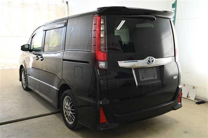 2016 Toyota Noah DAA-ZWR80W (UW-69f5a9fbea8e6)[3]