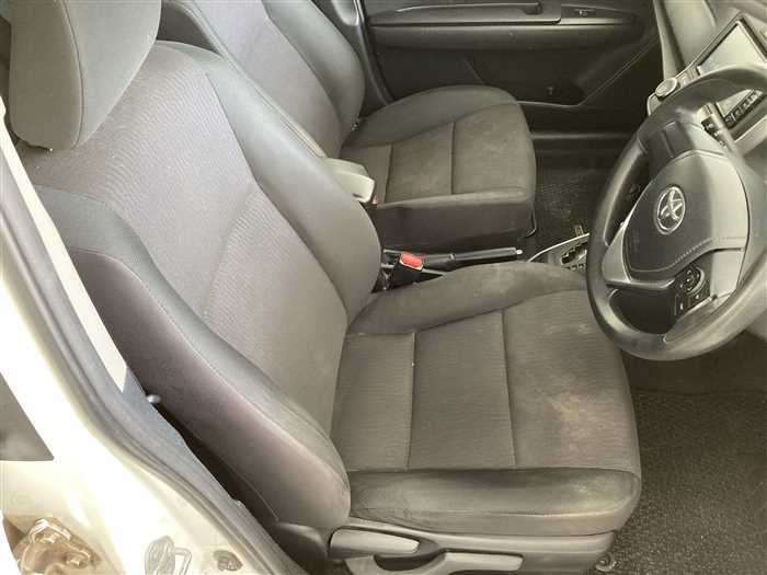 2016 Toyota Corolla Fielder DAA-NKE165G (UW-69f5a9fd935a9)[9]
