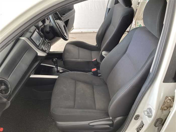 2016 Toyota Corolla Fielder DAA-NKE165G (UW-69f5a9fd935a9)[14]