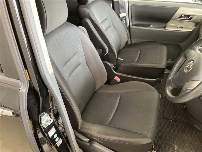 2009 Toyota Voxy DBA-ZRR70W (UW-69f5a9fe61337)[9]