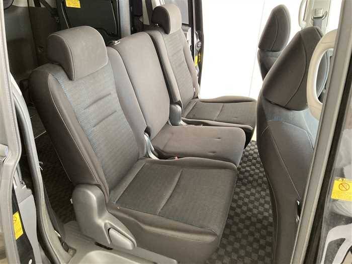 2009 Toyota Voxy DBA-ZRR70W (UW-69f5a9fe61337)[10]