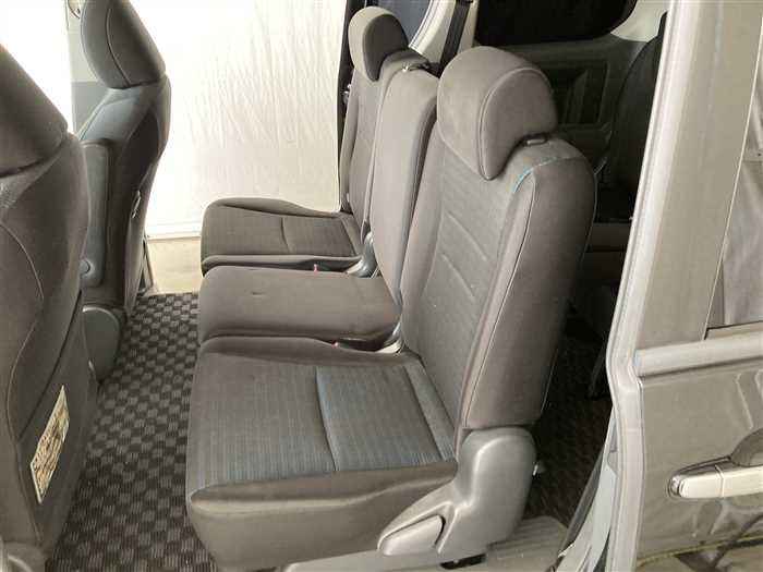 2009 Toyota Voxy DBA-ZRR70W (UW-69f5a9fe61337)[14]