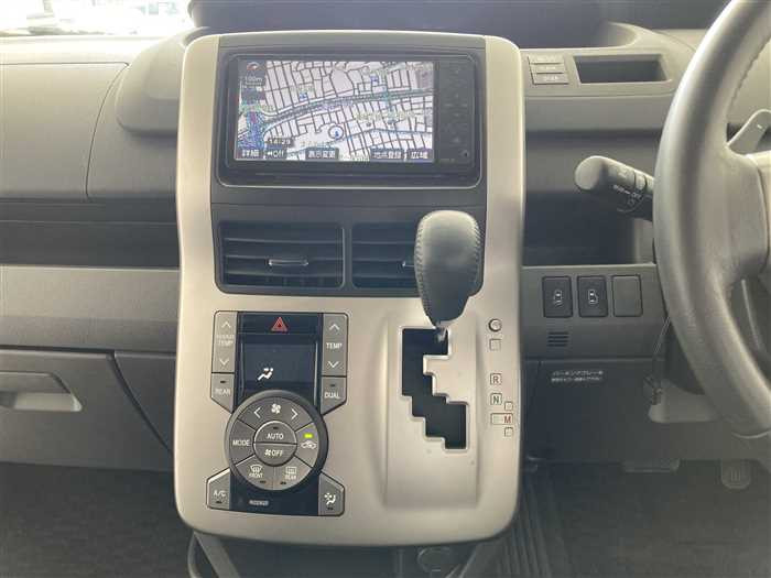 2009 Toyota Voxy DBA-ZRR70W (UW-69f5a9fe61337)[17]