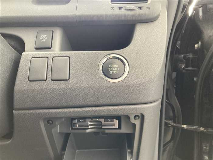 2009 Toyota Voxy DBA-ZRR70W (UW-69f5a9fe61337)[19]