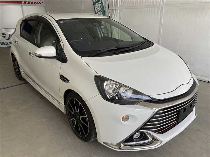 2016 Toyota Aqua DAA-NHP10 (UW-6a0e6860bc922)[2]