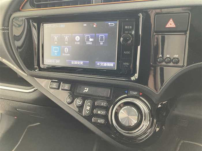 2016 Toyota Aqua DAA-NHP10 (UW-6a0e6860bc922)[20]