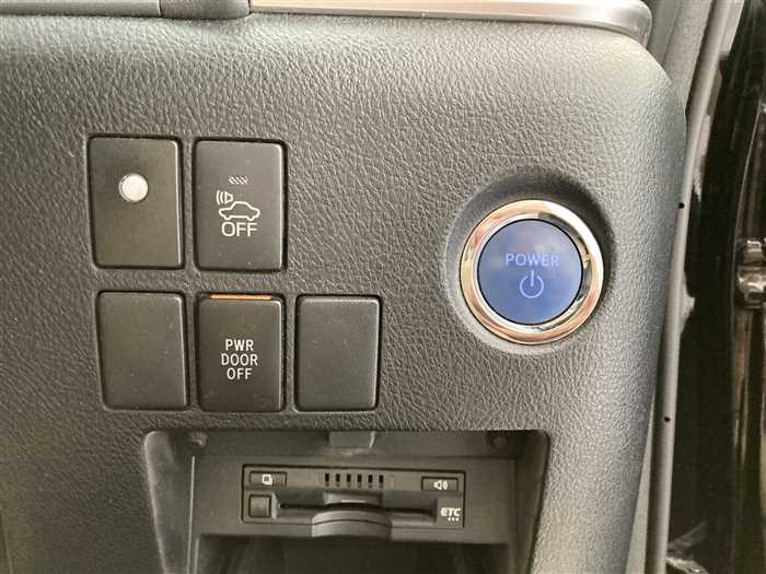 2017 Toyota Alphard Hybrid DAA-AYH30W (UW-69f5a9ff899d1)[22]