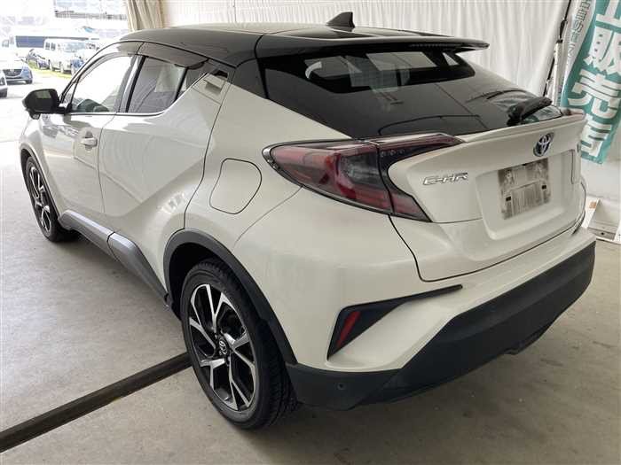 2018 Toyota C-HR DAA-ZYX10 (UW-69f5aa029df70)[3]