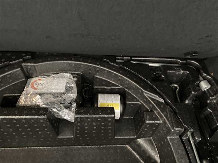 2018 Toyota C-HR DAA-ZYX10 (UW-69f5aa029df70)[13]