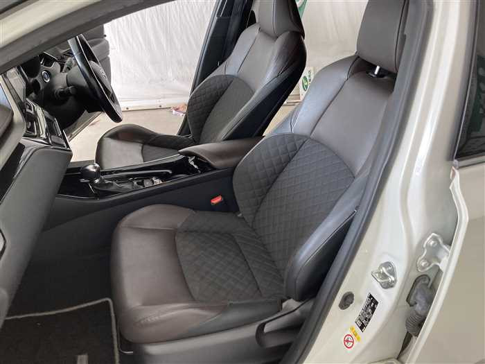 2018 Toyota C-HR DAA-ZYX10 (UW-69f5aa029df70)[15]