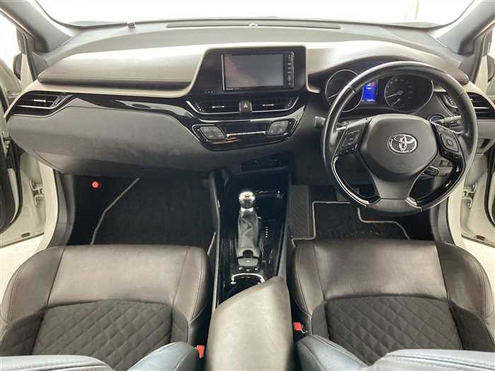 2018 Toyota C-HR DAA-ZYX10 (UW-69f5aa029df70)[16]