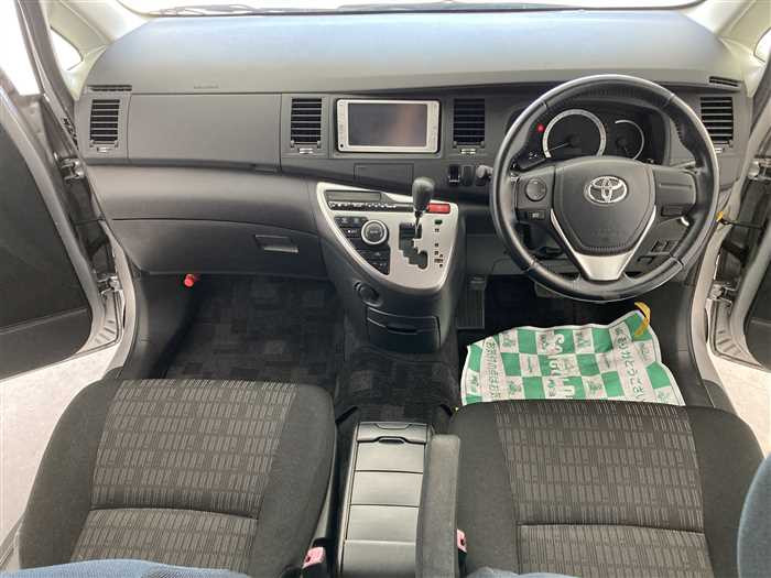 2013 Toyota Isis DBA-ZGM11W (UW-69f5aa0663866)[17]