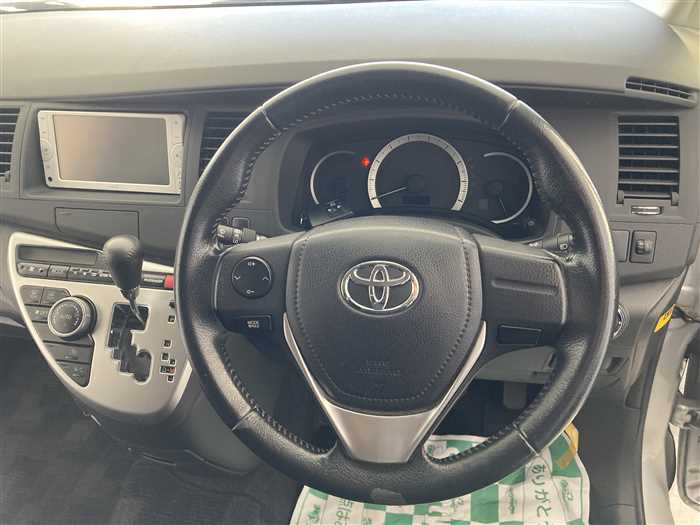 2013 Toyota Isis DBA-ZGM11W (UW-69f5aa0663866)[18]