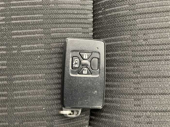 2013 Toyota Isis DBA-ZGM11W (UW-69f5aa0663866)[22]