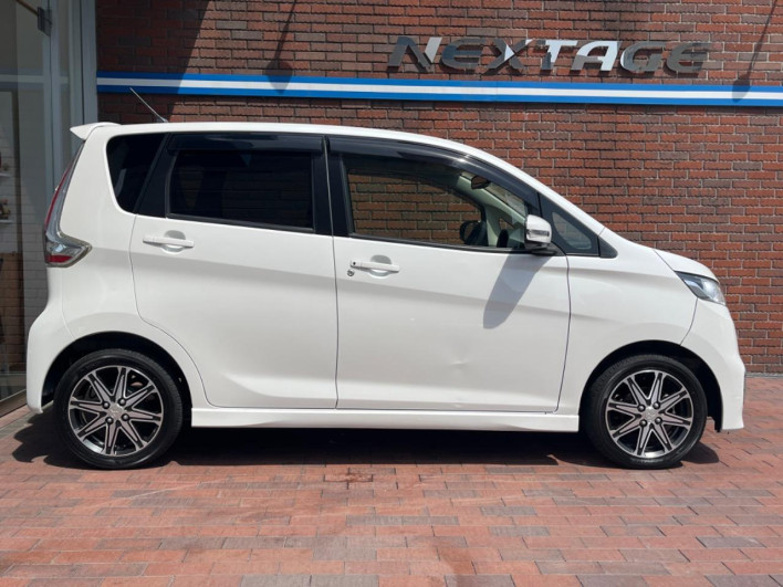 2018 Mitsubishi ek Custom DBA-B11W (UW-69f6bbb9585e0)[12]