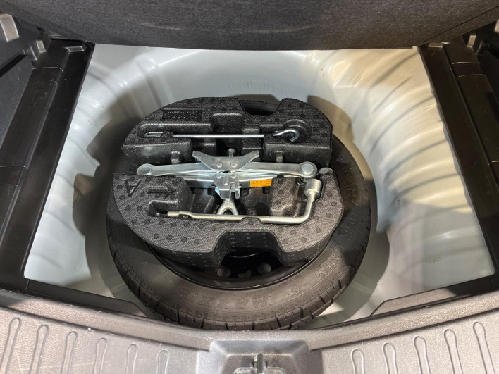 2014 Nissan Note DBA-E12 (UW-69f6bbde77da7)[29]
