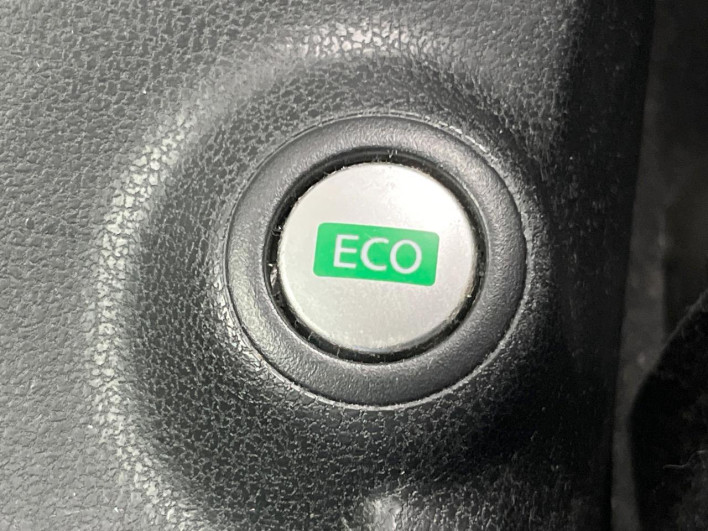 2015 Nissan Note DBA-E12 (UW-69f6bbde8e4ae)[21]