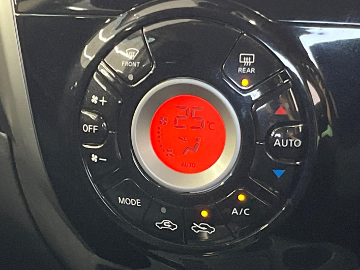 2015 Nissan Note DBA-E12 (UW-69f6bbde8e4ae)[19]
