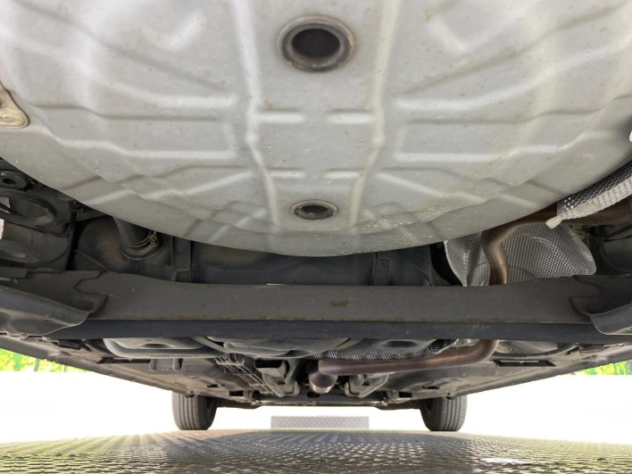 2015 Nissan Note DBA-E12 (UW-69f6bbde8e4ae)[28]