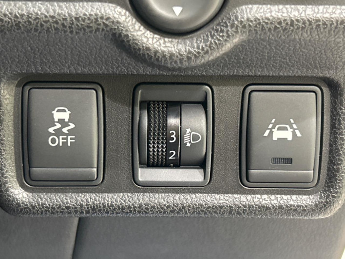 2015 Nissan Note DBA-E12 (UW-69f6bbdf5e5c2)[7]