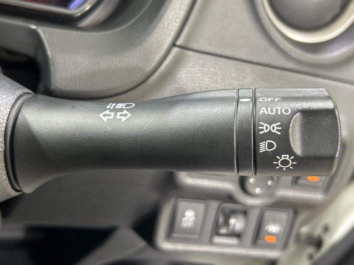 2015 Nissan Note DBA-E12 (UW-69f6bbdf5e5c2)[19]