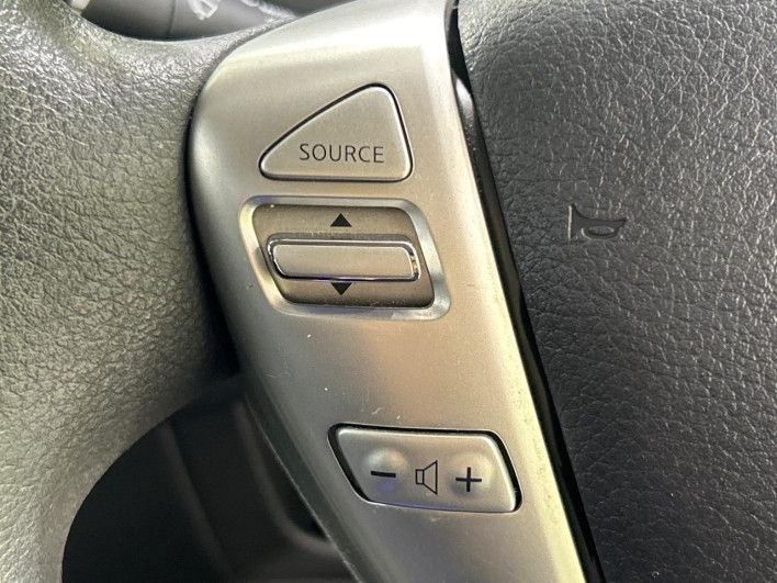 2015 Nissan Note DBA-E12 (UW-69f6bbdf5e5c2)[18]