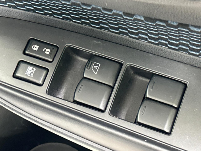 2015 Nissan Note DBA-E12 (UW-69f6bbdf5e5c2)[6]