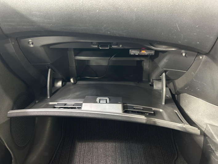2015 Nissan Note DBA-E12 (UW-69f6bbdf5e5c2)[22]