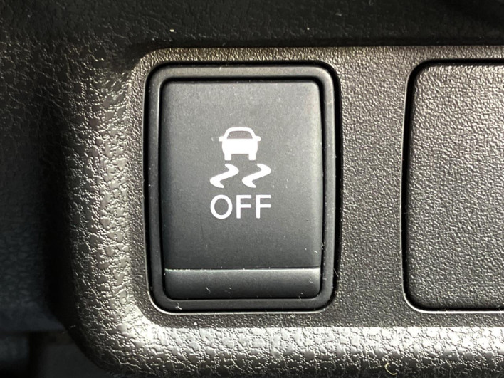 2015 Nissan Note DBA-E12 (UW-69f6bbe06ac5a)[22]