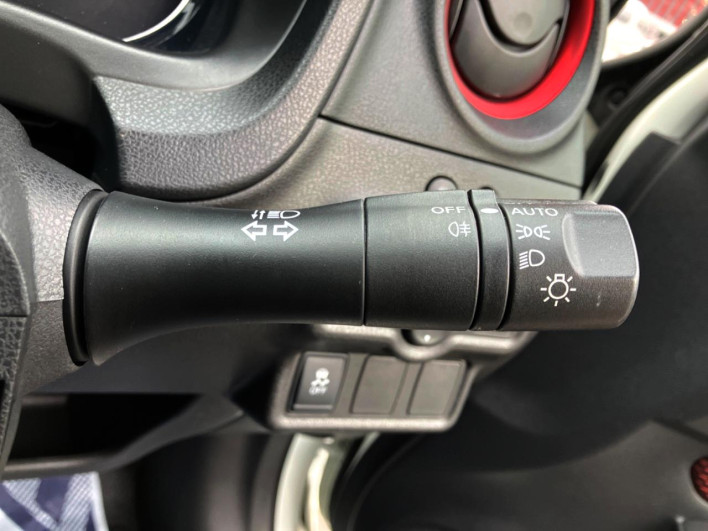 2015 Nissan Note DBA-E12 (UW-69f6bbe06ac5a)[23]
